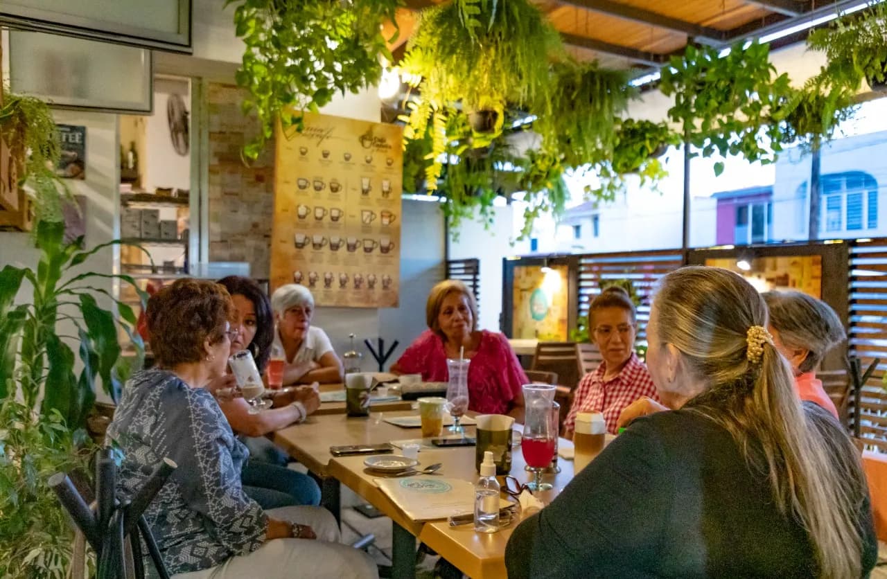 Clientes que han apoyado a Café Canela y Tinto
